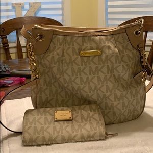 Michael Kors Purse w/matching wallet